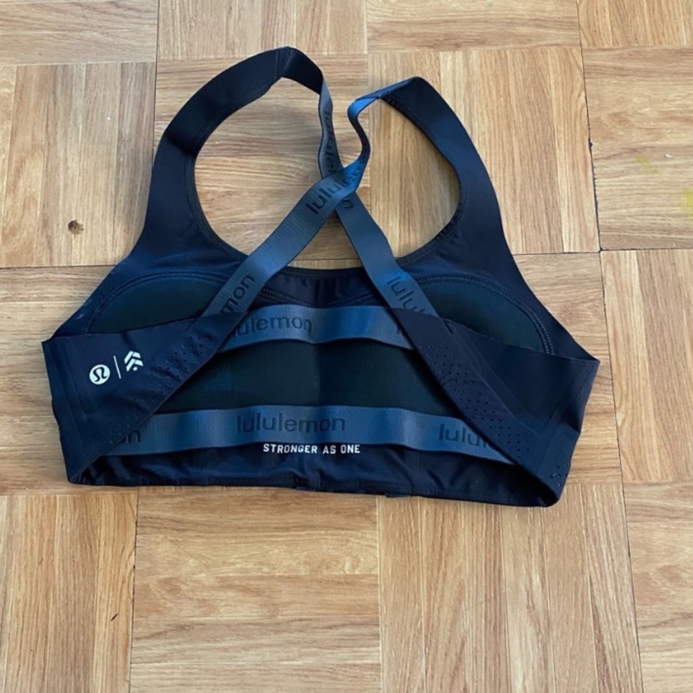 Lululemon adapt the strap bra size 6